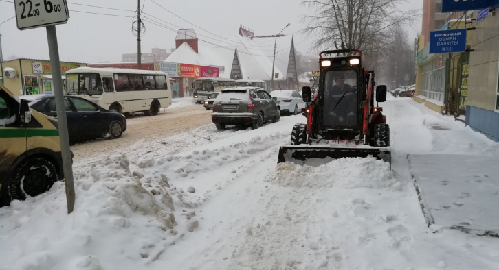 В Сыктывкаре за одну ночь вывезли 25 тысяч кубометров снега