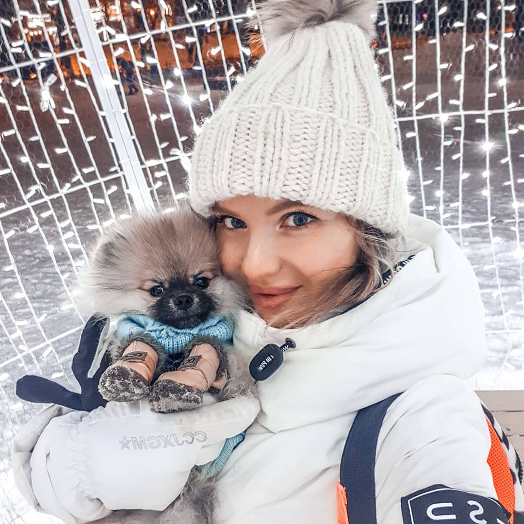 Новогоднее настроение и подготовка к холодам: 8 фото сыктывкарских красавиц из Instagram