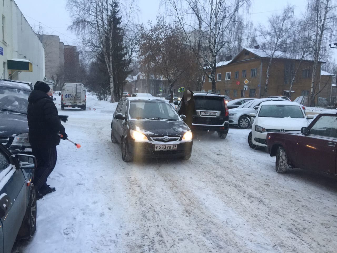 Женщина нагло перекрыла выезд со станции скорой помощи в Сыктывкаре