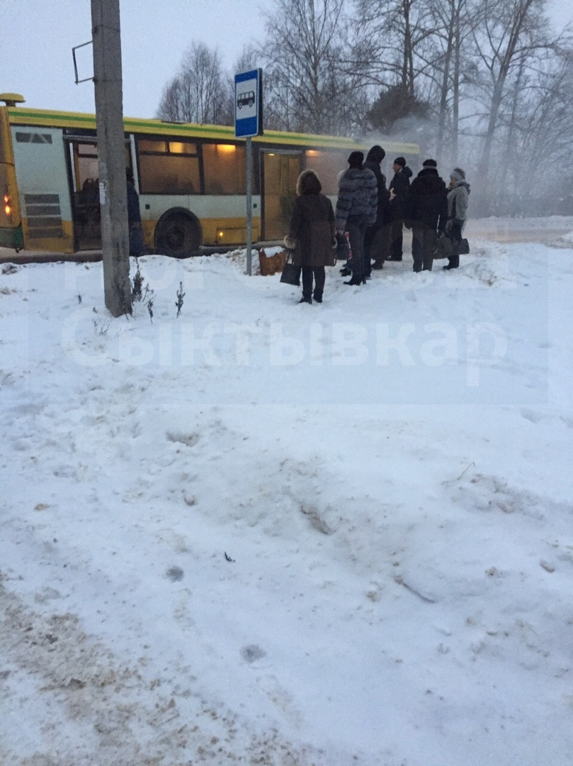 В Сыктывкаре загорелся автобус с пассажирами