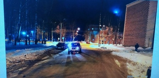 В Сыктывкаре девочка-подросток  переходила дорогу и попала под колеса авто