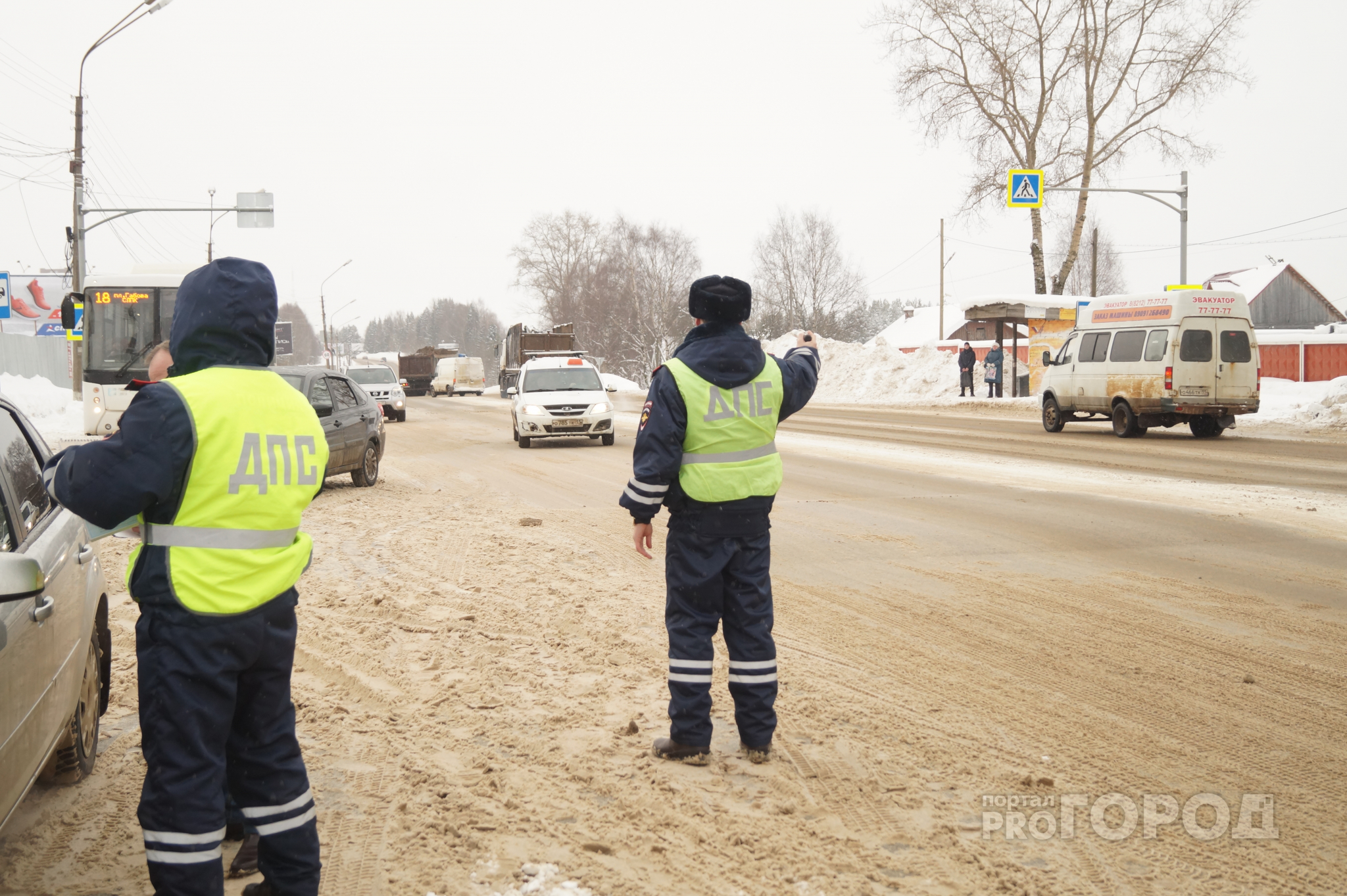 В Сыктывкаре ловили водителей такси и автобусов, которые нелегально перевозят пассажиров (фото)