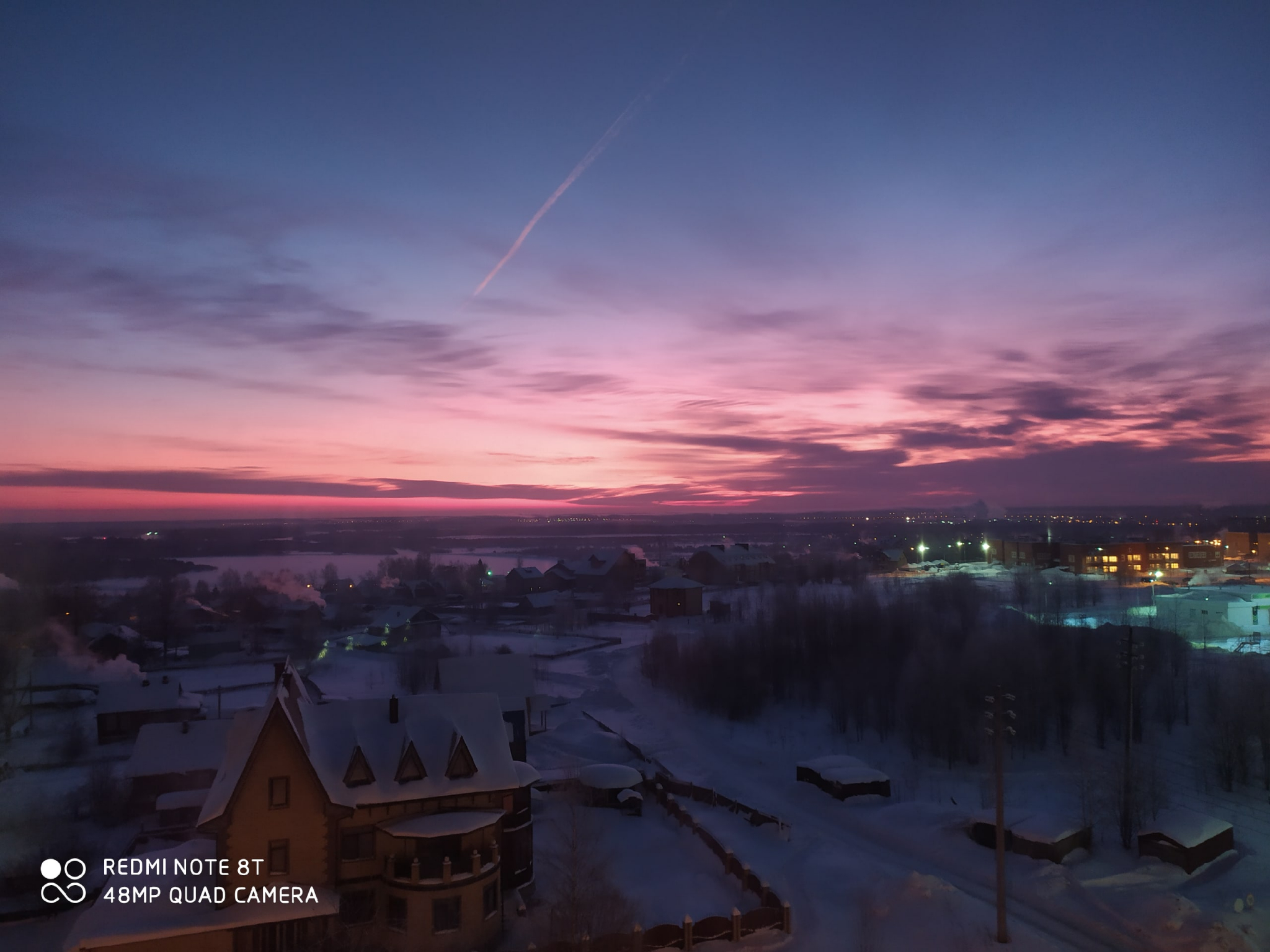 Фото дня в Сыктывкаре: вечерний город и пурпурный закат