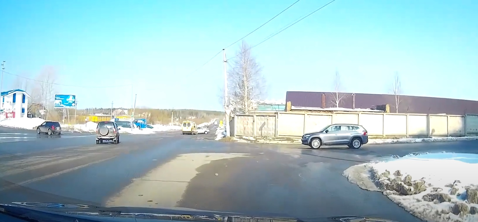 В Коми машина скорой влетела в автомобиль ГИБДД (видео)
