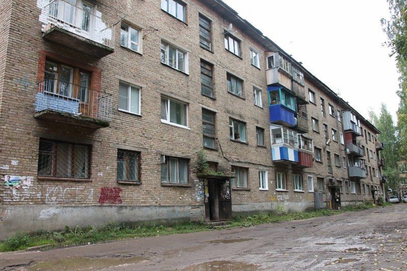 Легендарную «треснувшую» многоэтажку в Сыктывкаре расселяют