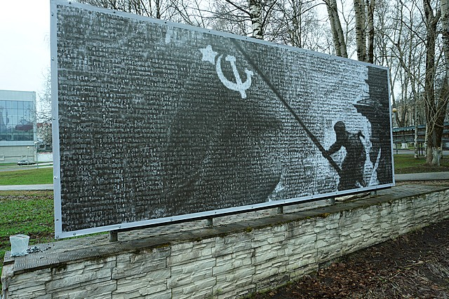 В Сыктывкаре появилась «Стена памяти» из 2,5 тысяч снимков красноармейцев