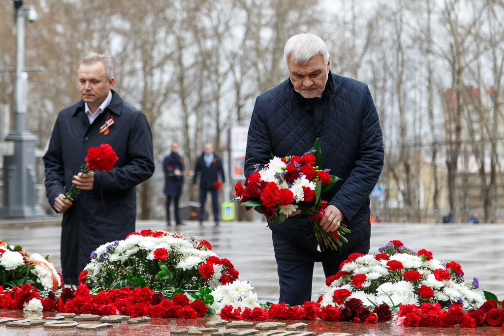 Врио главы Коми почтил память павших в Великой Отечественной войне