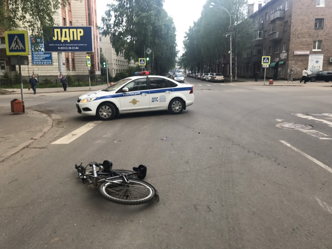 В Сыктывкаре сбили велосипедиста с 4-летним ребенком
