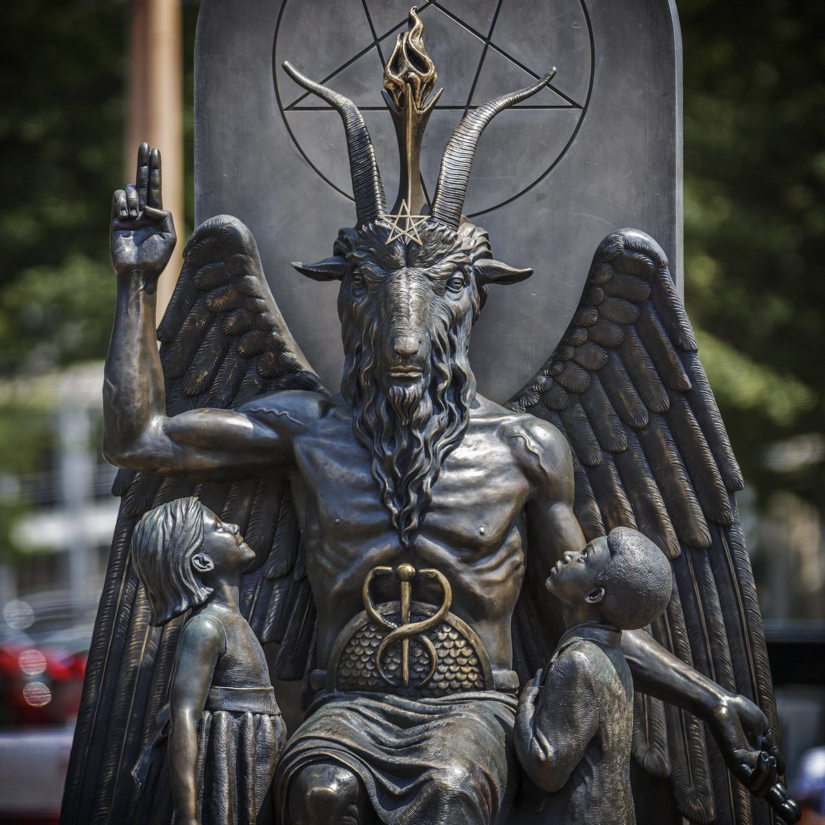 «Сатанисты - такие же обычные люди»: сыктывкарец рассказал о своей необычной религии
