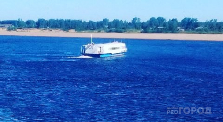 В Сыктывкаре теплоход «Усть-Сысольск» второй раз за неделю застрял на реке