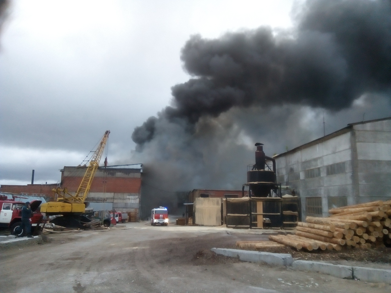 «Сами выкатили баллоны с пропаном»: рабочий сыктывкарского завода рассказал подробности о пожаре