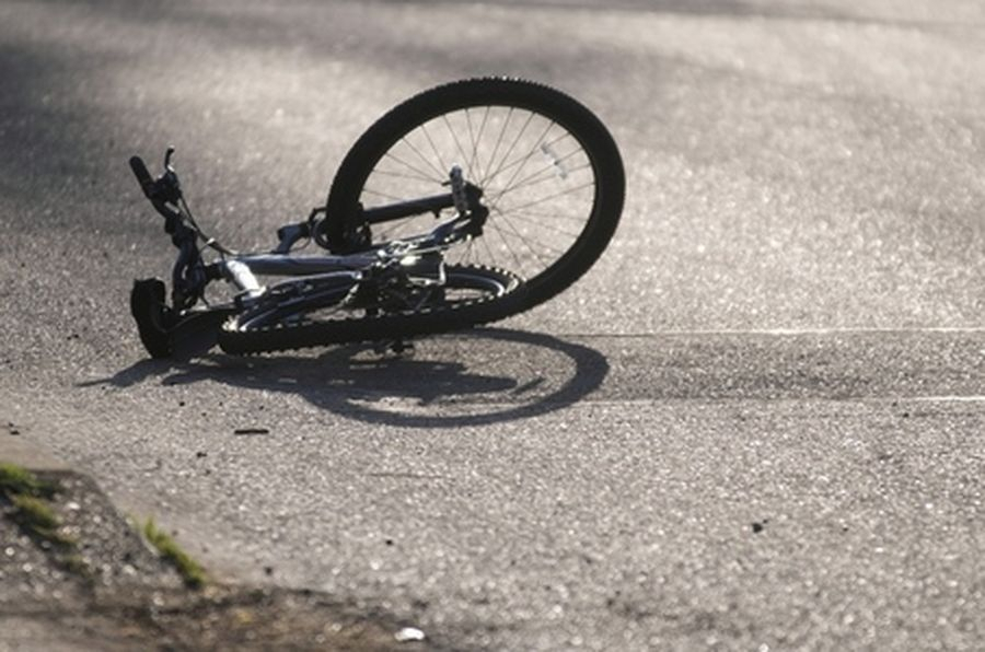 В сыктывкарском парке под колеса велосипеда попал 5-летний ребенок