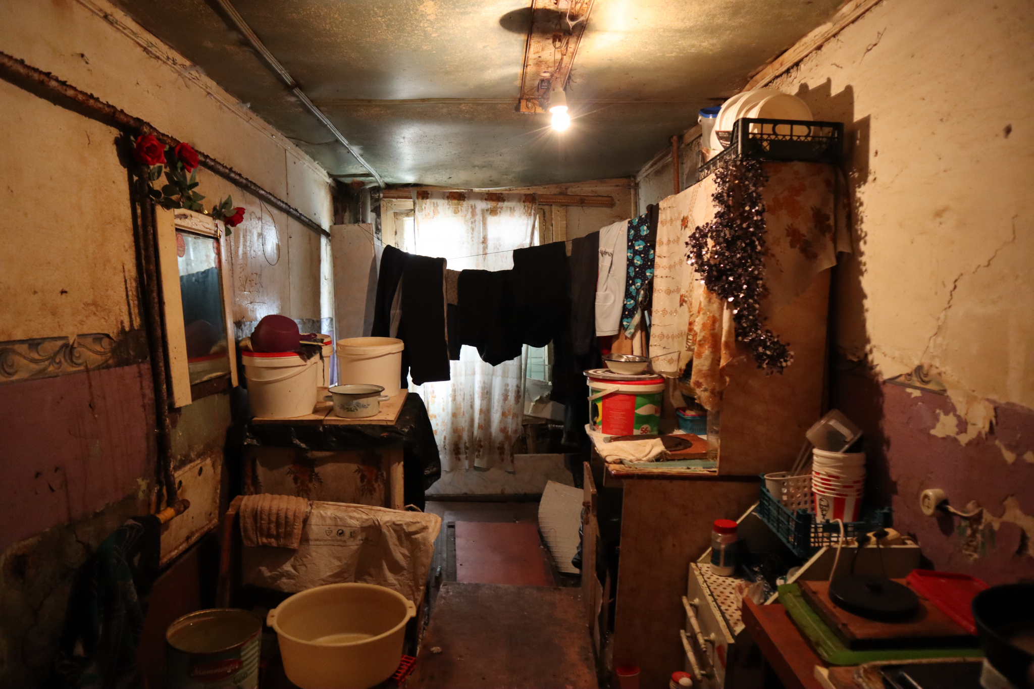 «Хожу по нужде в урну»: сыктывкарский инвалид живет в нечеловеческих условиях (фото)