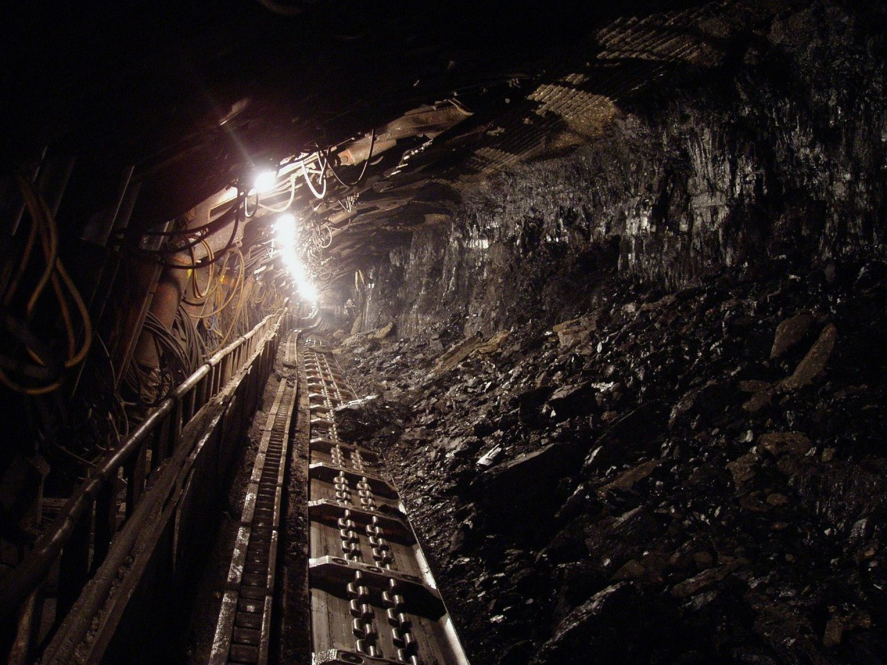 Темнота, опасность и нереальные нагрузки: в каких условиях работают шахтеры Коми