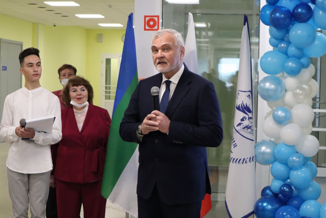 Фоторепортаж: Владимир Уйба открыл новое здание гимназии в Сыктывкаре
