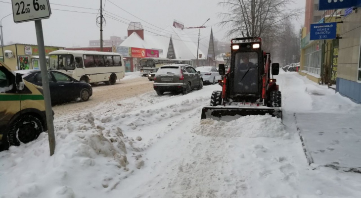 Мэрия Сыктывкара объяснила, почему улицы оказались неубранными от снега
