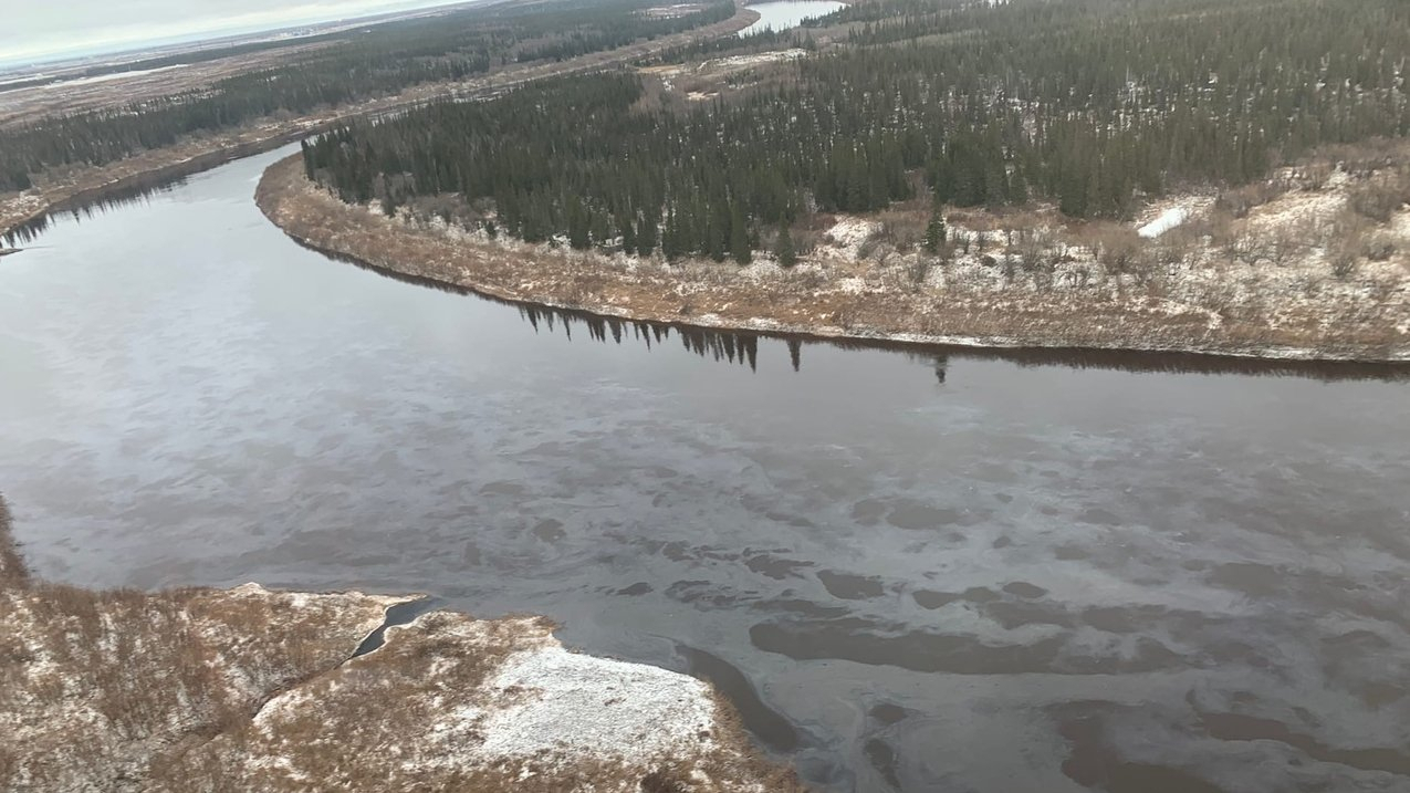 Появились подробности по ликвидации последствий нефтеразлива на реке Коми