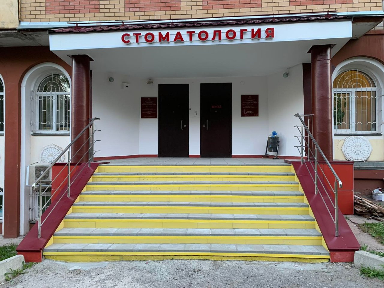 В клинике кировского медуниверситета жителей Коми лечат опытные стоматологи по доступным ценам