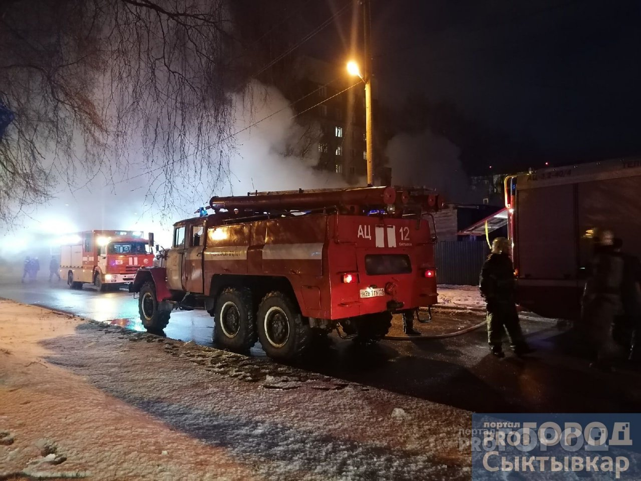 На сильном пожаре в Сыктывкаре погиб человек