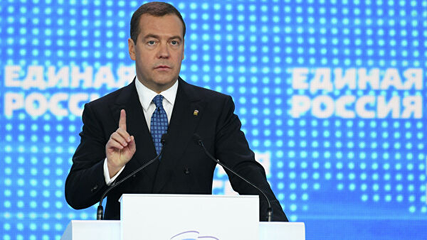 Медведев предложил ввести компенсации за переработки: что об этом думают сыктывкарцы