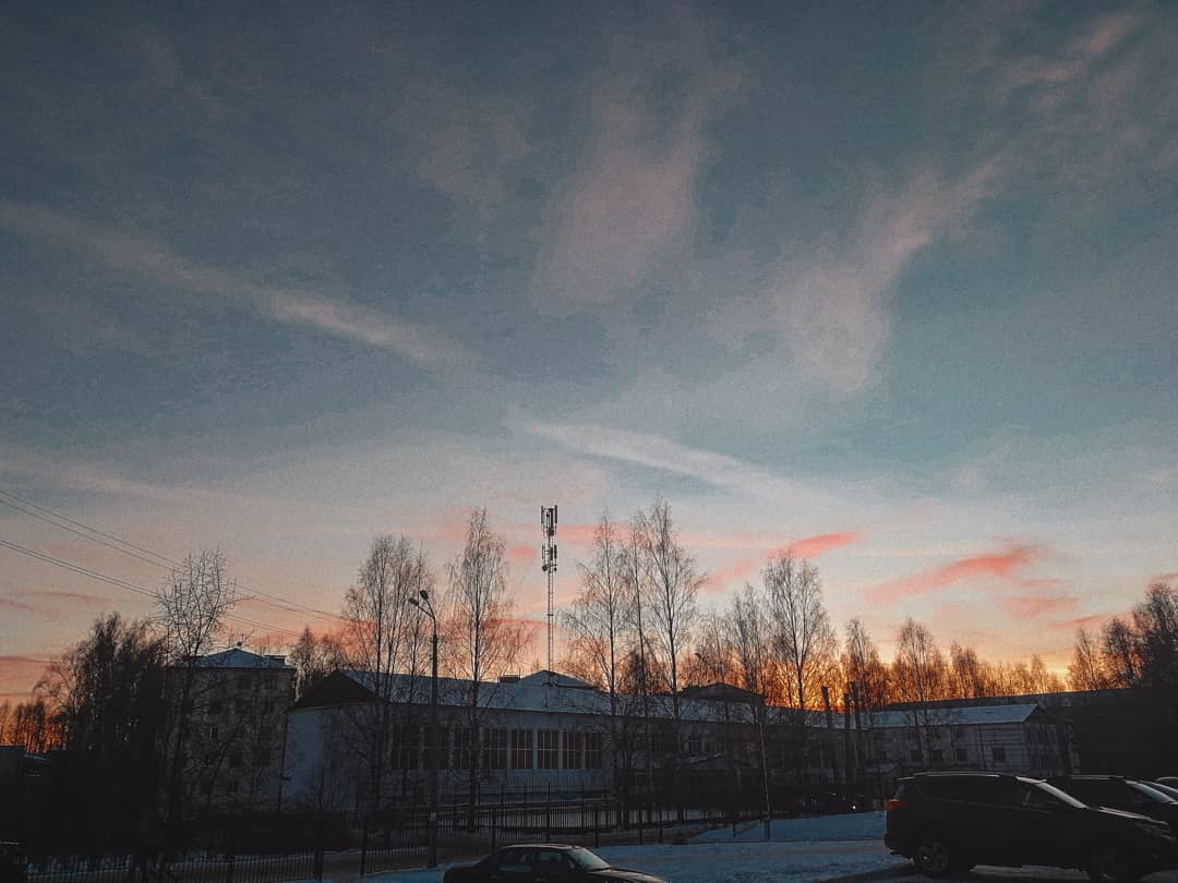 Фото дня в Сыктывкаре: нежные краски декабрьского неба