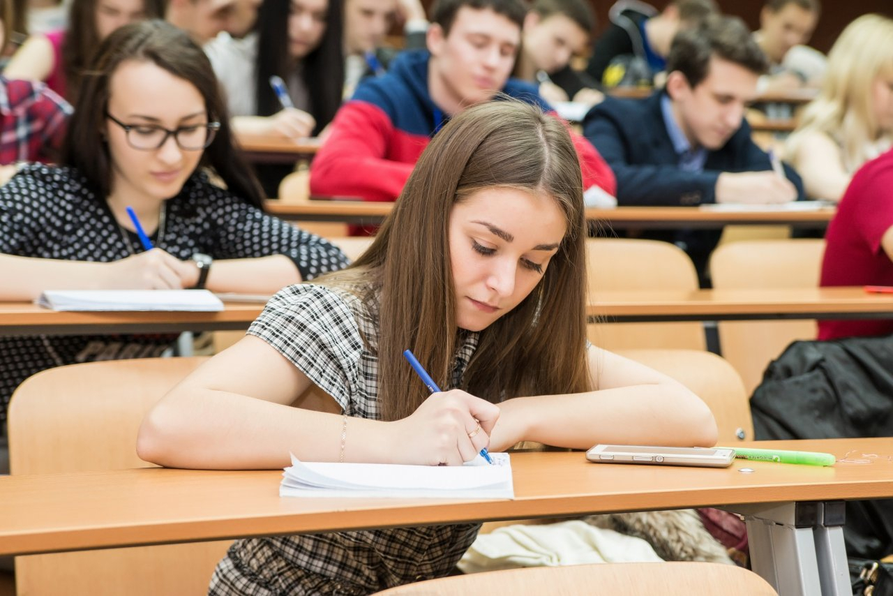 В России предложили поднять возраст студентов-бюджетников
