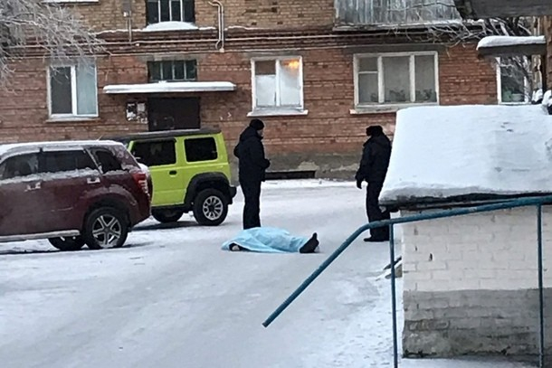 В Коми посреди улицы обнаружили мертвого человека