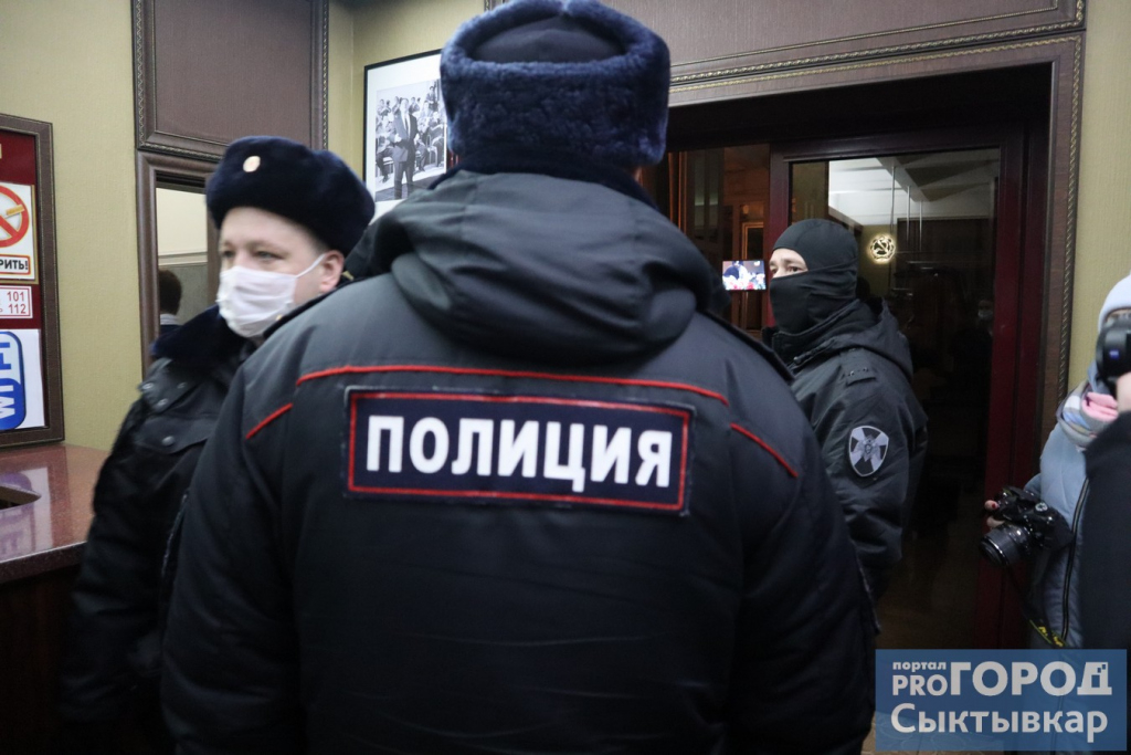 В Сыктывкаре двух полицейских осудили за превышение должностных полномочий