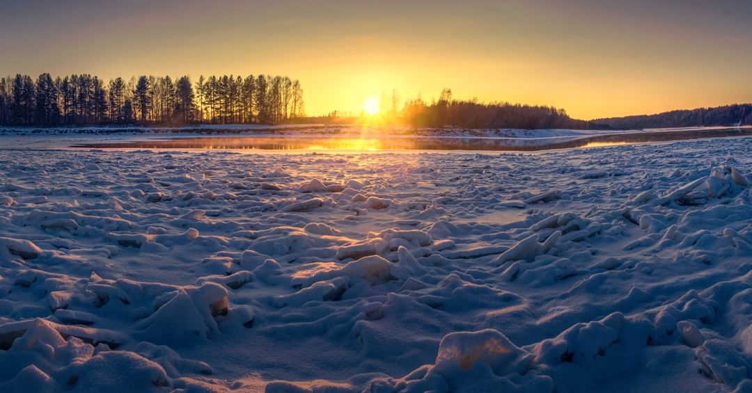Фото дня от сыктывкарца: закат во льдах