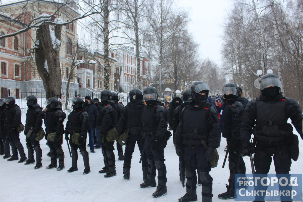 В Сыктывкаре бывший сотрудник ФСИН получил 140 часов работ за участие в митинге