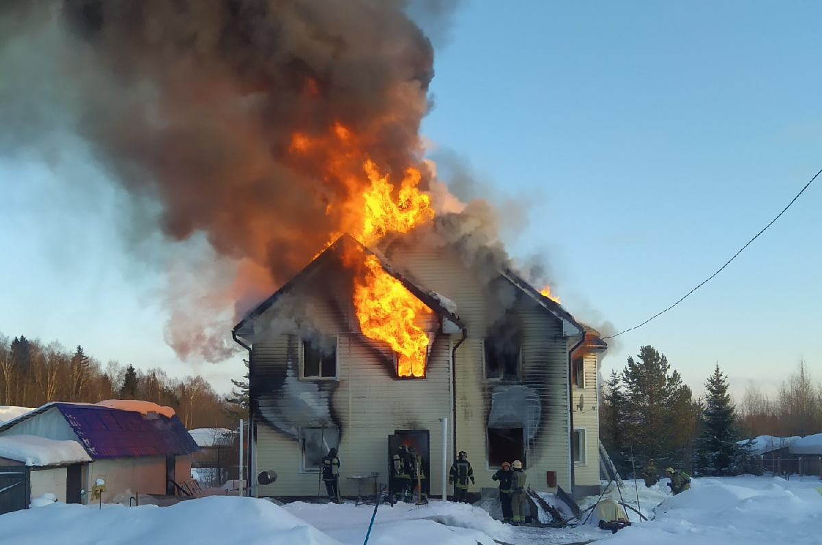 Пожар под Сыктывкаром лишил многодетную семью крыши над головой