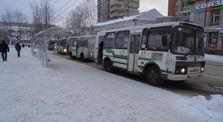 «Хорошо, что на улице тепло»: в Сыктывкаре ребенка высадили из автобуса, потому что он не смог оплатить проезд