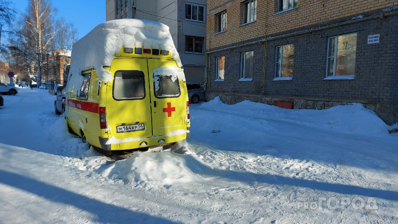 Оренбургские журналисты выяснили, кому принадлежала скорая, которая гниет под снегом в Сыктывкаре