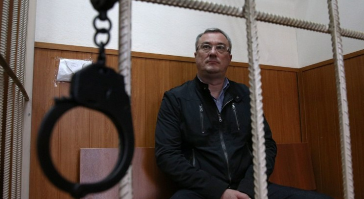 Экс-главу Коми Вячеслава Гайзера освободили от наказания