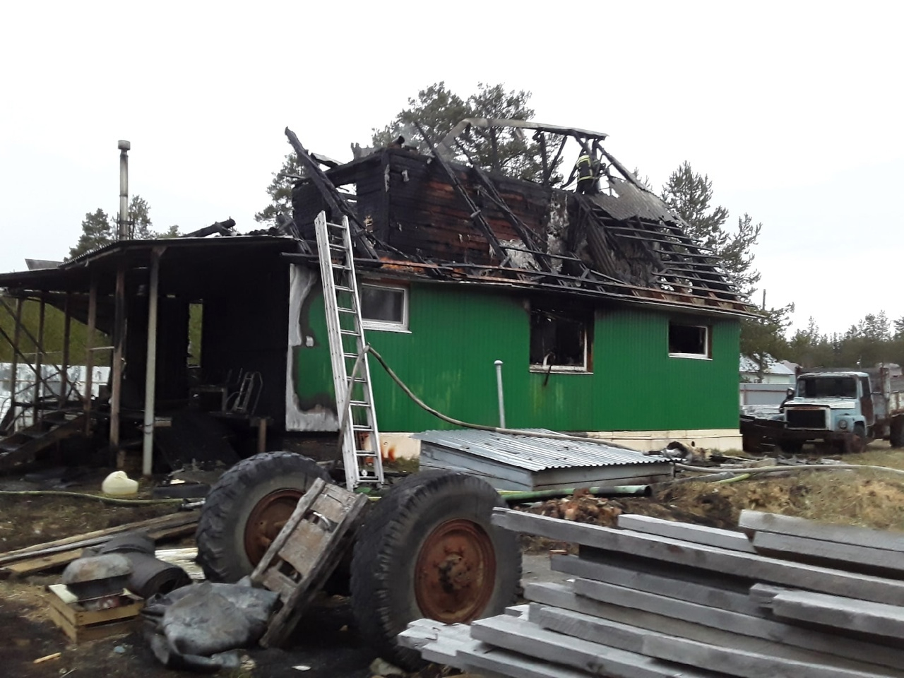 Под Сыктывкаром у многодетной семьи сгорел дом: люди остались практически ни с чем