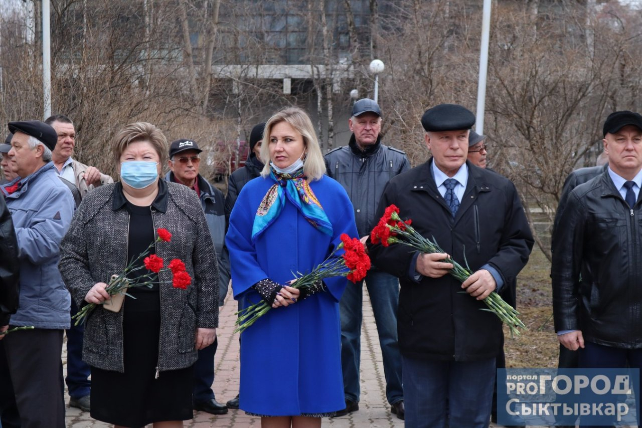 Мэр Сыктывкара почтила память ликвидаторов аварии на чернобыльской АЭС