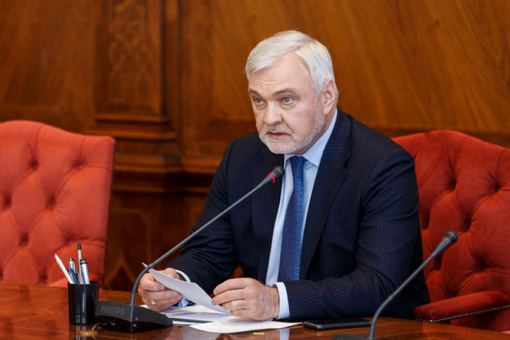 Депутат обвинил Владимира Уйбу в нецензурных угрозах: что известно о ситуации