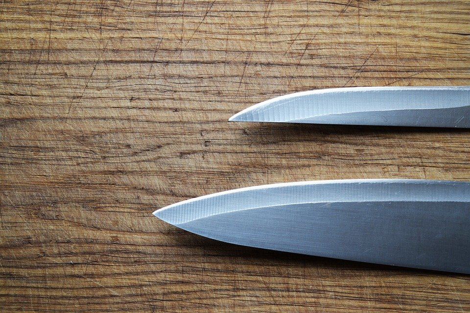 Житель Коми изрезал подростка ножом прямо на остановке