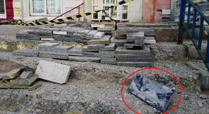 Камень, которым починили крыльцо в сыктывкарской Орбите, оказался не могильным