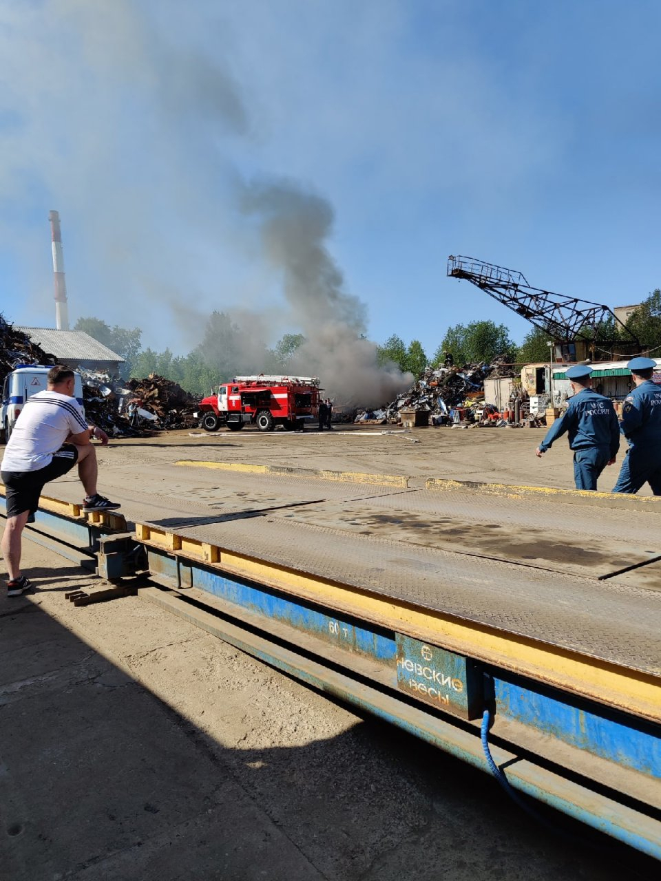 Появились фото и видео с места сильного пожара в Сыктывкаре