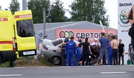 В Сыктывкаре произошло ДТП, пассажирку увезли в реанимацию