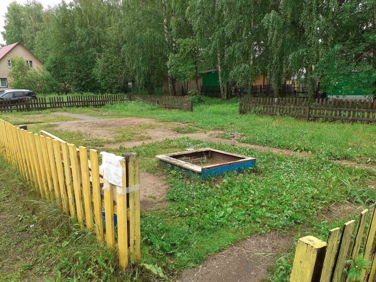 Битва за площадку: в поселке под Сыктывкаром у детей «отжимают» любимое место для игр