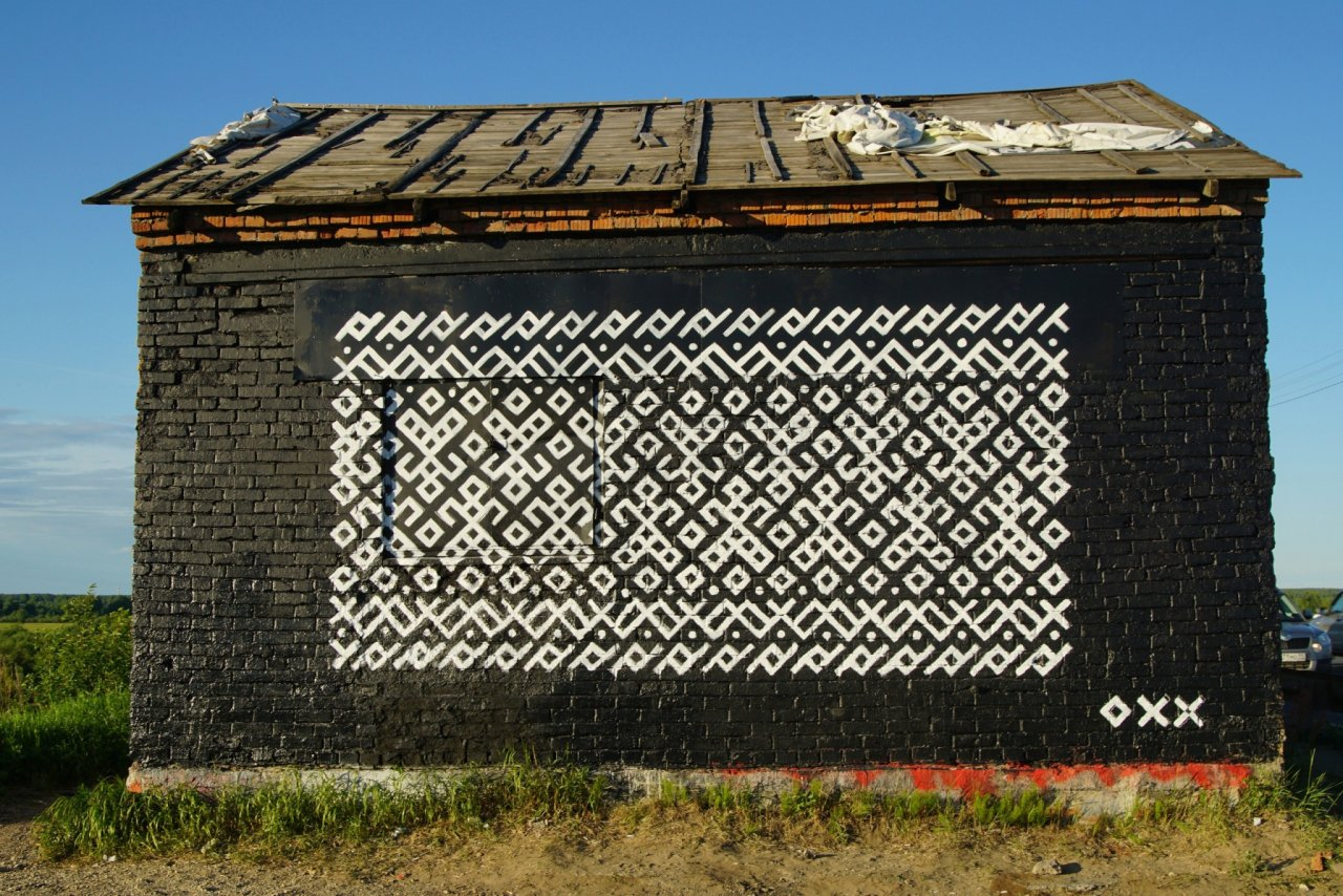 В Сыктывкаре закрасили граффити коми орнамента, который нарисовал художник из Мурманска