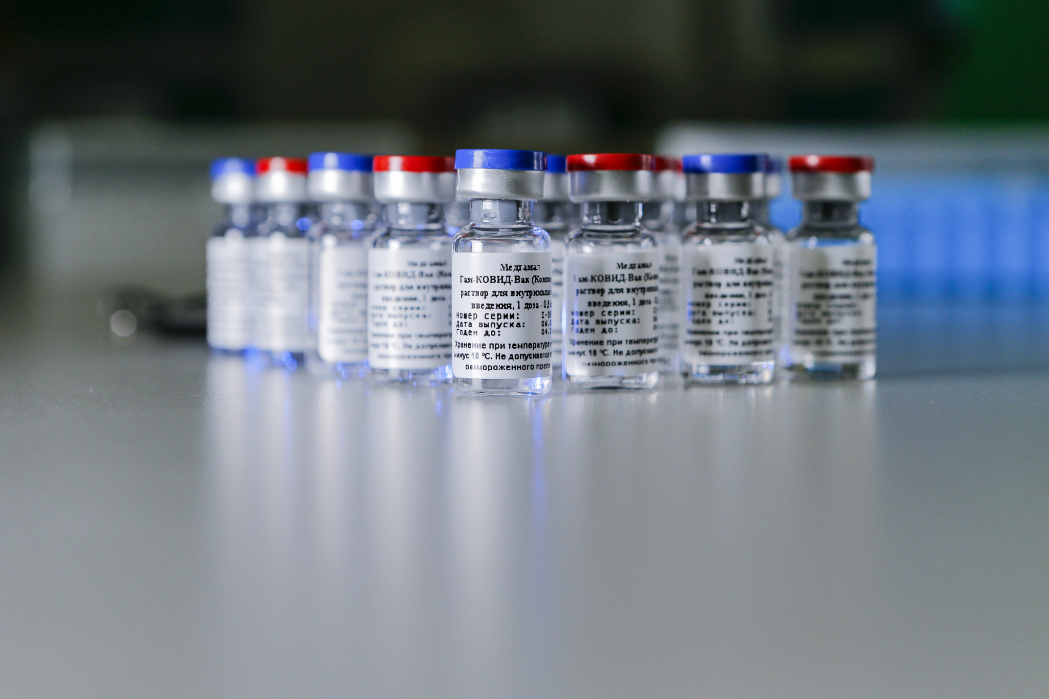 Специалист назвал сроки начала вакцинации подростков в России