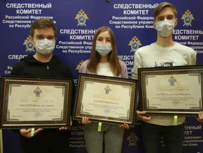 В Сыктывкаре наградили студентов, которые спасли тонущих мальчиков в Кировском парке