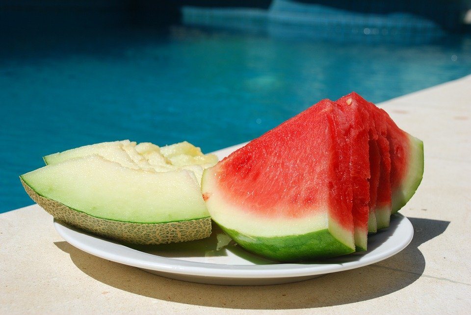 Дыня или арбуз: диетолог сравнила пользу популярных летних плодов