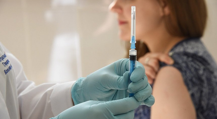 ВЦИОМ оценил доверие россиян к прививкам от «короны»