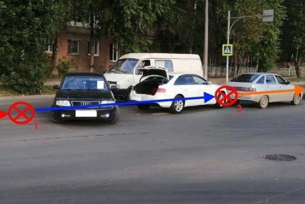 В Сыктывкаре столкнулись сразу три авто: пострадали женщина и ребенок