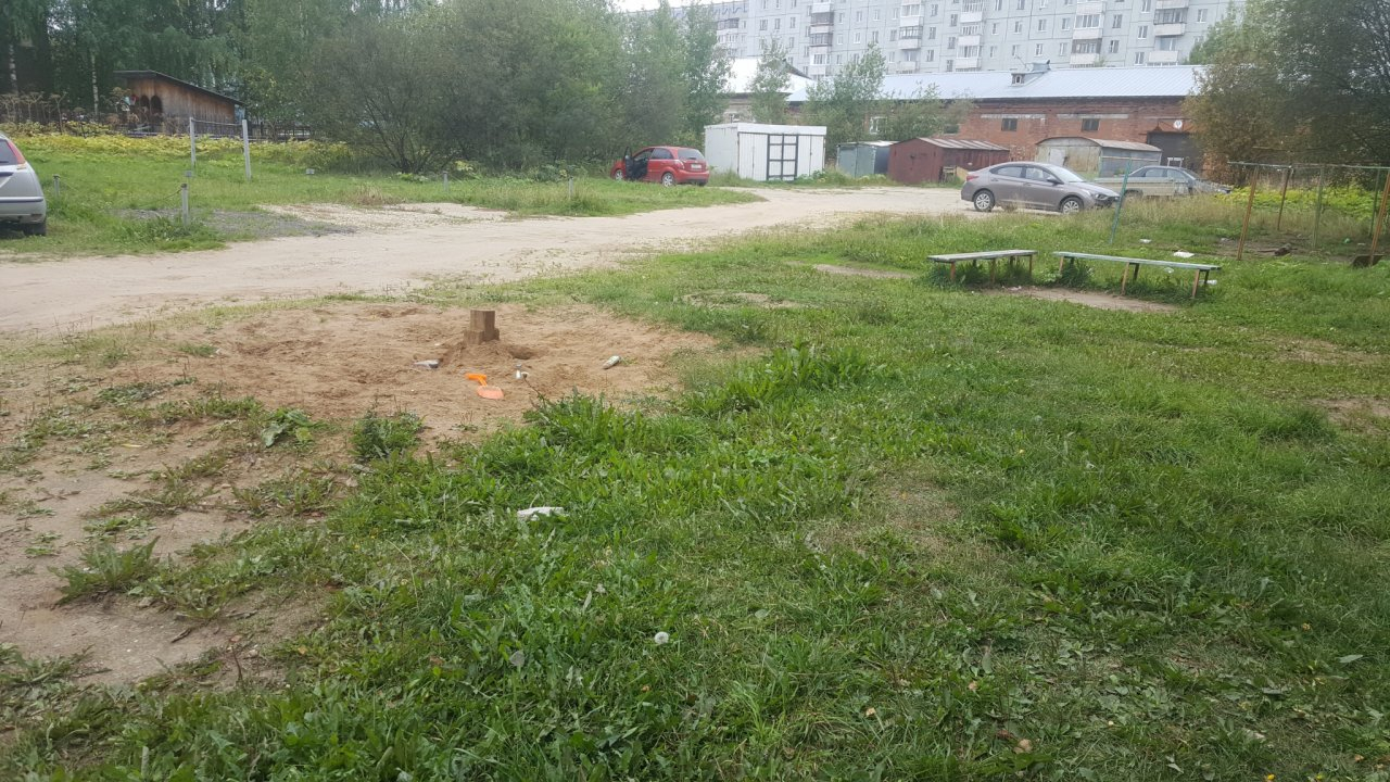 «УК уничтожила остатки детской площадки»: в конкурсе на худший двор появился еще один участник