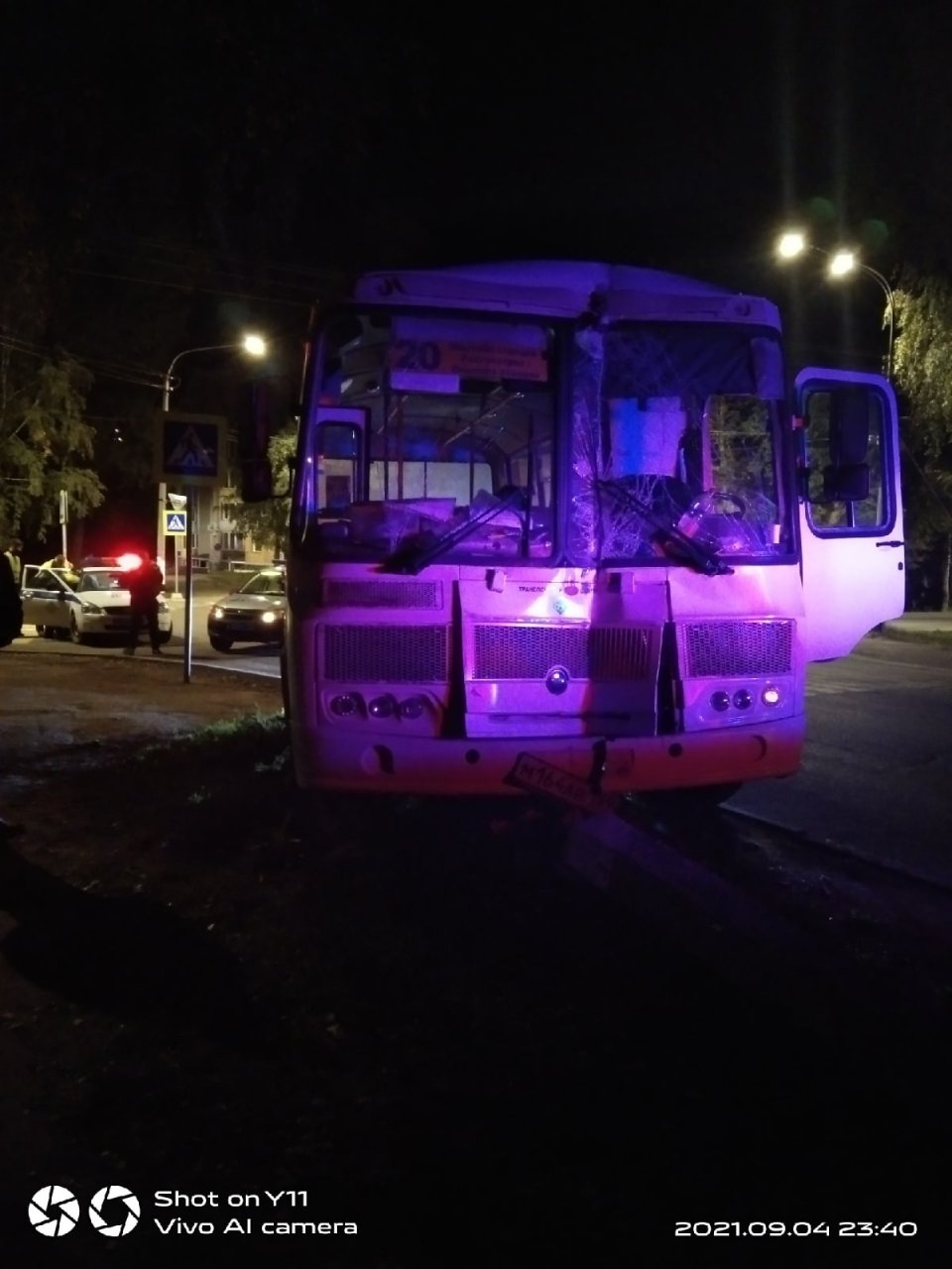 Сыктывкарка: "Автобус пытался скрыться от погони и снес столб"